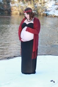 Kelsey's snow maternity shoot 028